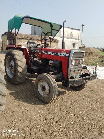 ટ્રેક્ટર વેચવાનું છે