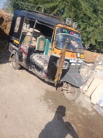 રીક્ષા વેશવાનીછે