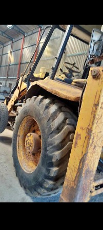 જૂના ભંગાર jcb દેવા માટ કોન્ટેક