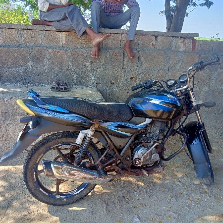 ડિસ્કવર ૧૦૦cc બાઇક વેચવાનું છે.