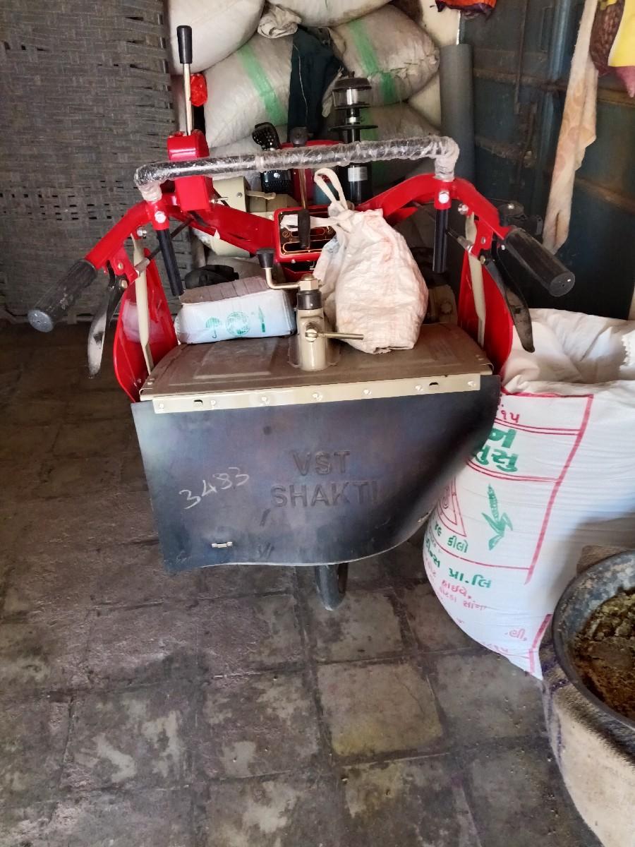 શીગળા વારૂ ટ્રેક્ટર વેચવાનું છે