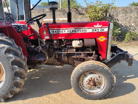 ટ્રેકટર વેચવાનું છે