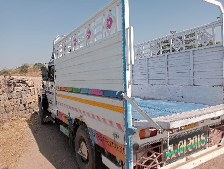 બોલેરો. મેક્સી ટ્રક