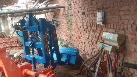 લોડર વેચવાનું છે પાછળનો લોડર