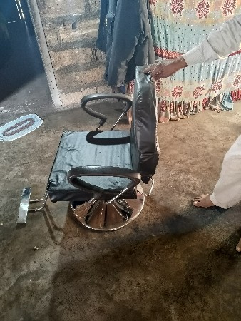 સલૂન ખુરશી ન્યૂ  વપરાય વગર ની