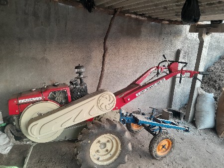 શીંગડા વાળું મીની ટેકટર