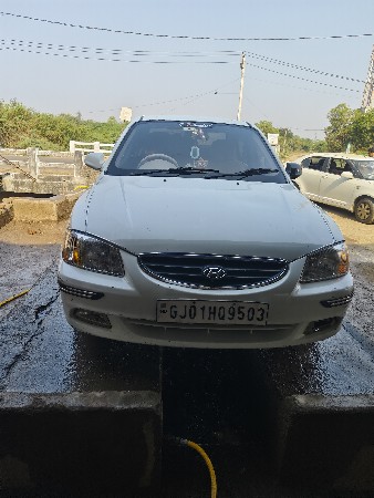 hundai accent આપવાની છે