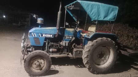 ટ્રેક્ટર વેસવાનુ છે