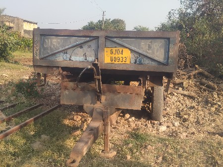 ટ્રેલર વેચવાનુ છે