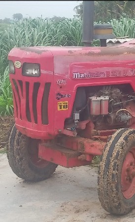 ટેકટર વેચવાનો છે