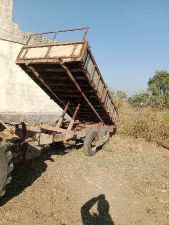 માધવ કંપનીનો ફોરવીલ ટેલર વેચવાનું છ