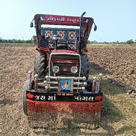 ટ્રેક્ટર વેચવાનું છે ગાડા સાથે