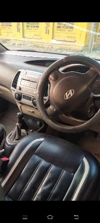 ફોર વ્હીલ વેચવાની છે