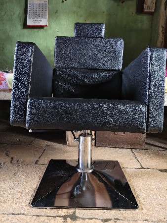 નવી બ્યૂટી પાર્લર ખુરશી વેચવાની