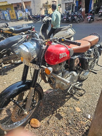 કાલસિક બૂલેટ રેડ કલર