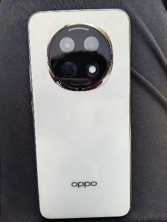 મોબાઈલ વેચવા કોણ છે OPPO F29 per