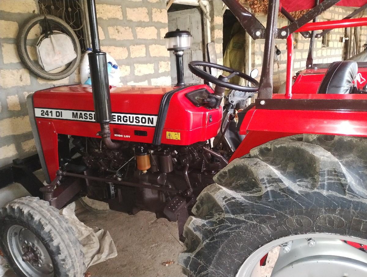 241 ટ્રેક્ટર