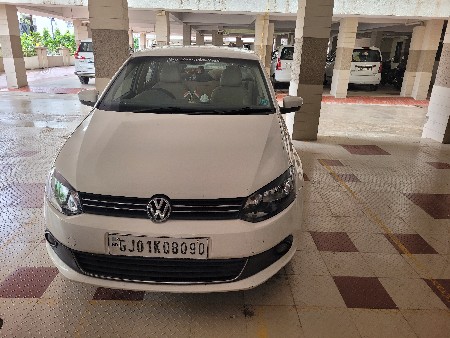 ફોર વ્હીલ કાર વેચવાની છે