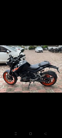 ટુ વ્હીલર મોટરસાયકલ વેચવાનું છે