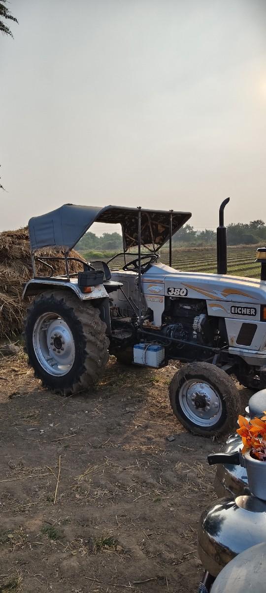 ટ્રેક્ટર વેચવાનું છે