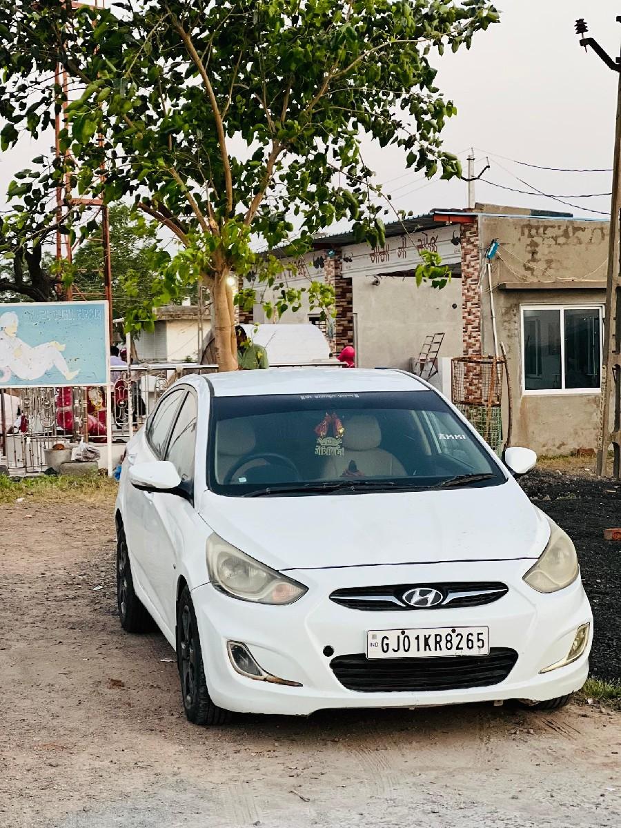 હોન્ડાઇ વેરના વેચવા ની છે.