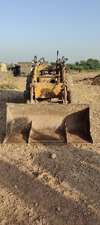 આ લોડર વેચવાનું છે મોડલ 1994.