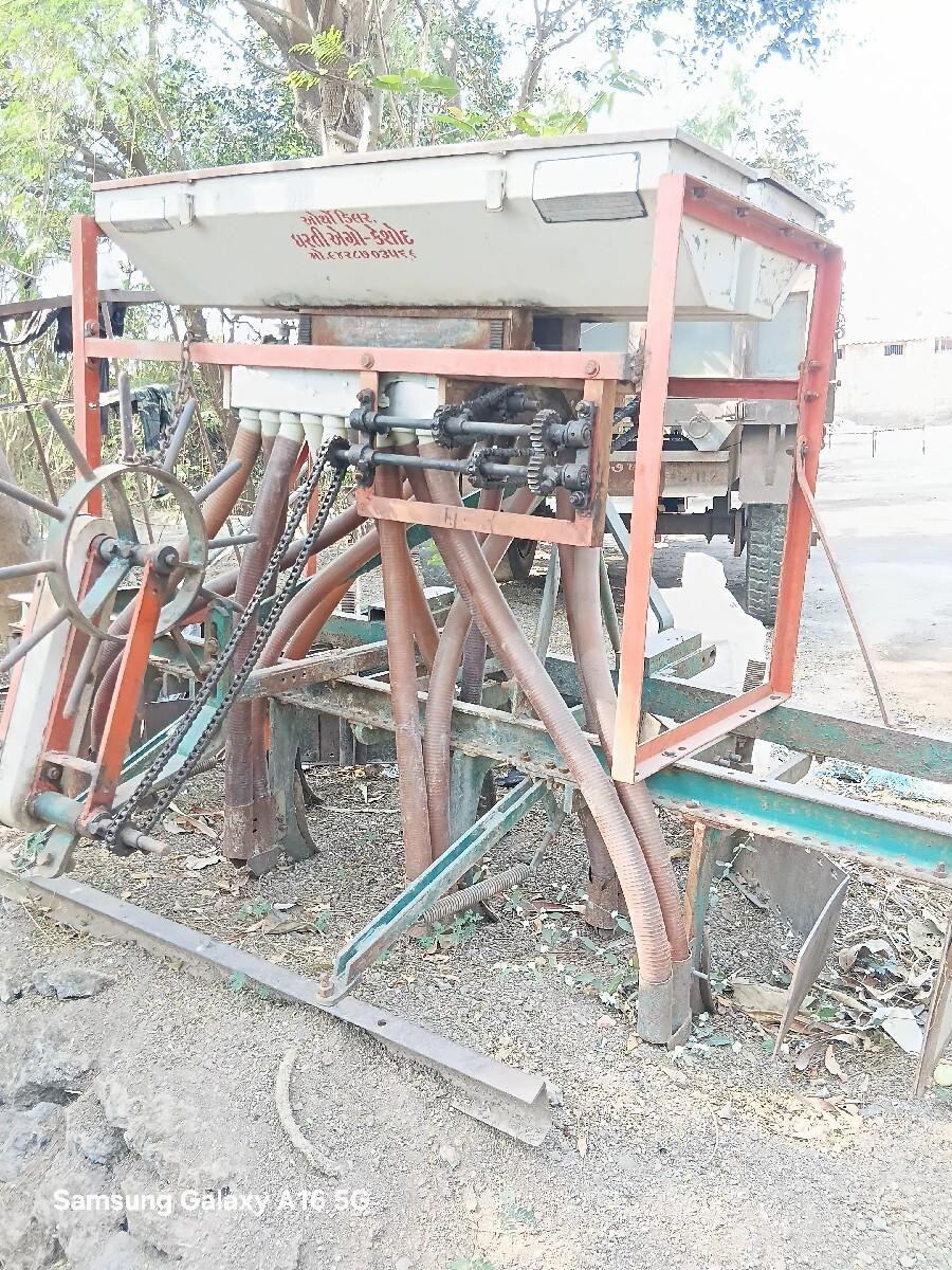 ધરતી ની ઓરણી વેચવાની છે