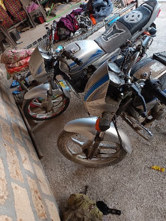 બે સ્પ્લેન્ડર વેચવાની છે