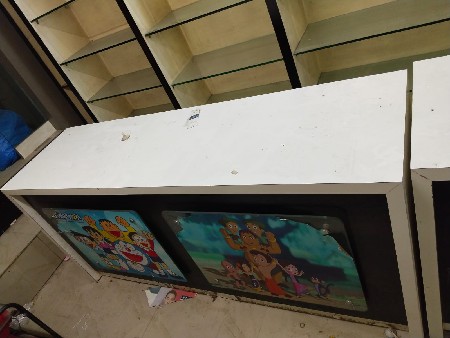 દુકાન નું ફર્નિચર વેચવાનું છે.