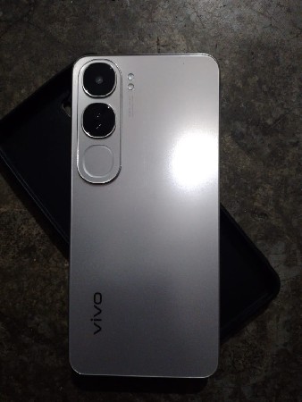 VIVO Y300 વેચવાનો છે