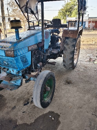 ટ્રેકટર વેચવાનું છે