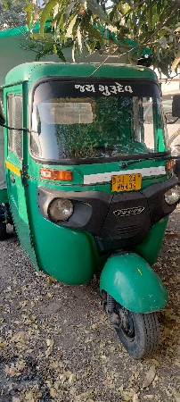 Bajaj Maxima loading