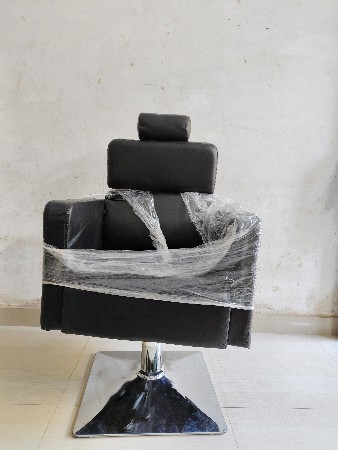 બ્યુટીપાલોર ની મેકઅપ ખુરશી.