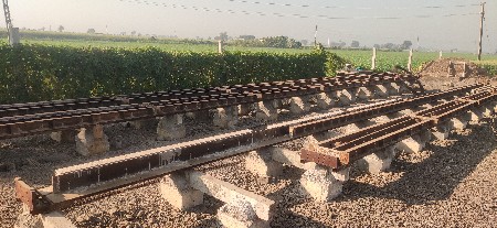 બધું વેચવાનું છે