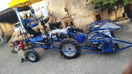 ૪ વ્હીલ રીપર બાઈન્ડર વેચવાનું છે