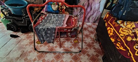 लहान बेबी चा झूला