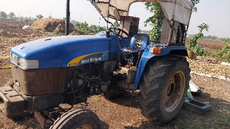 NEW HOLLAND 4710