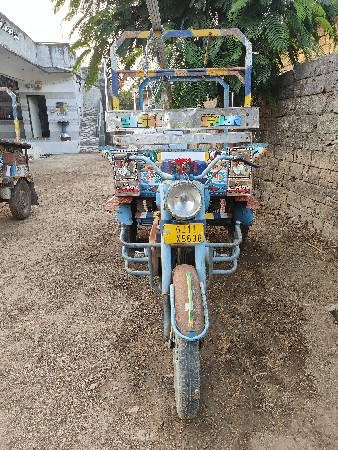 છકડો રીક્ષા વેચવાની છે