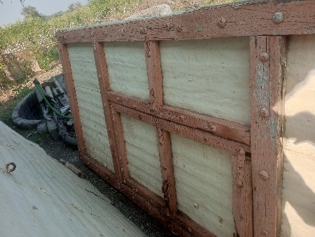 લોઢાનો ડેલો લાકડા ની ફ્રેમ