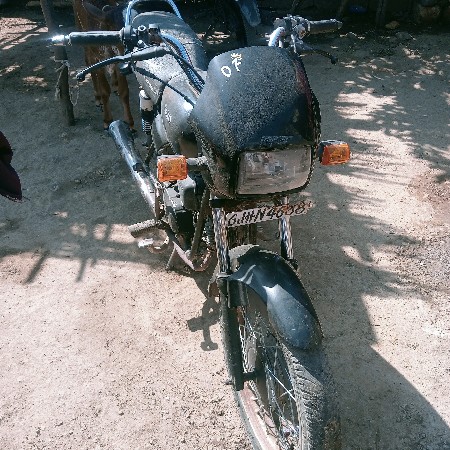 પલેનડર ગાડી