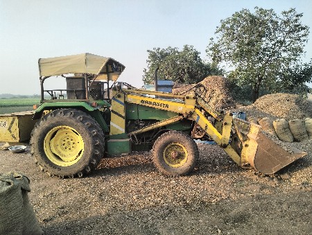 લોડર વેચવાનૂ છે