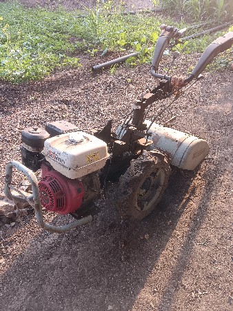 ટ્રેક્ટર વેચવાનું છે.