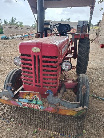 ટ્રેક્ટર વેચવાનું છે 
મોડલ  12