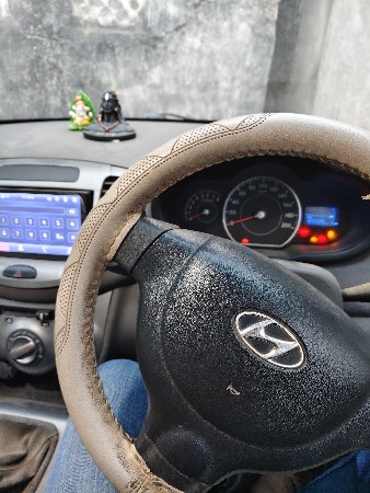 ફોરવિલ વેચવાની છે i10cng