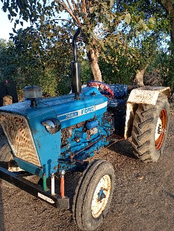 ટ્રેક્ટર વેચવાનું છે