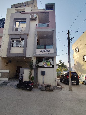 ત્રિપ્લેક્સ વેચવાનું છે