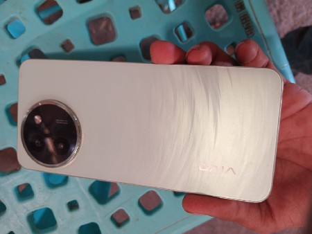 ઘોડીયા હાટે મોબાઈલ દેવાનો છે