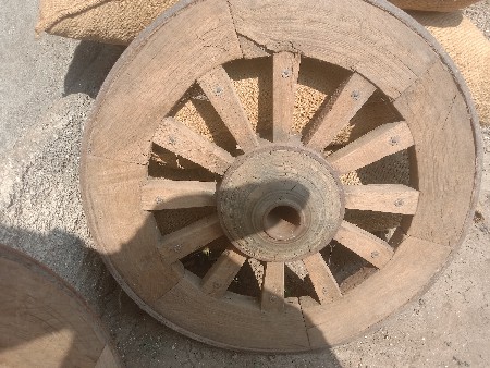 પૈડા વેચવાના છે.