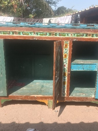 કબાટ વેચવાનો છે