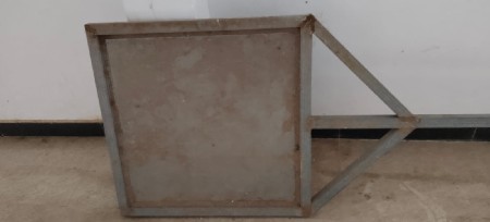 જાહેરાત માટેનું બોર્ડ વેચવાનું છે